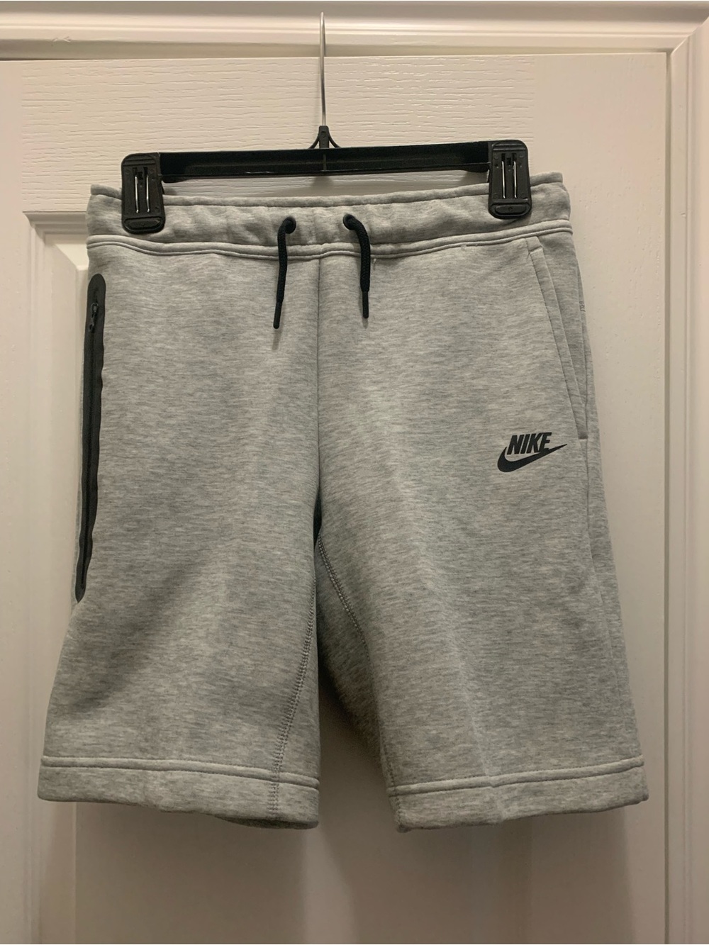 Boy’s Nike Tech Fleece Gray Athletic Shorts Zipper Pocket Sz M  NWT $65